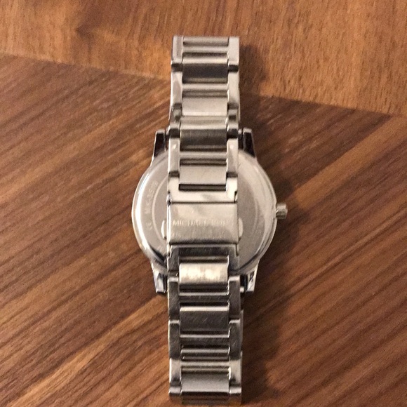 Michael Kors (MK-3519) Turquoise 38mm Women’s Watch - Smoke & Pet Free - Picture 5 of 9